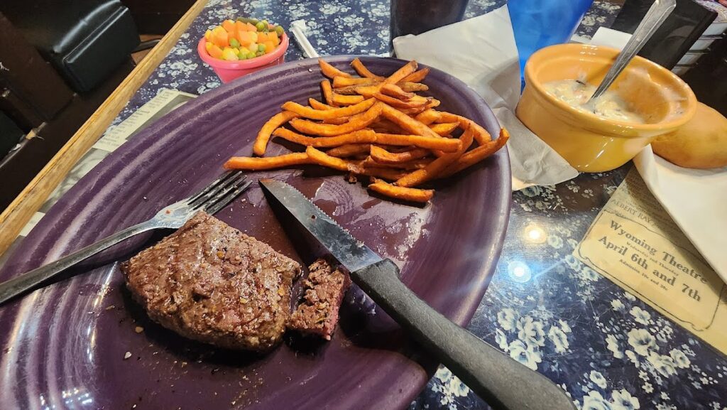 Broncho Grill House & Bar Photo 2